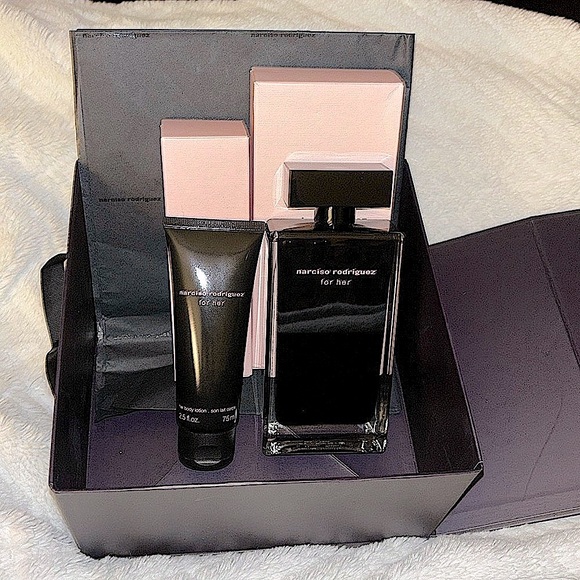 For Her by Narciso Rodriguez X-Large SET With 5 Oz bottle LARGEST SET AVAILABLE - Picture 4 of 16